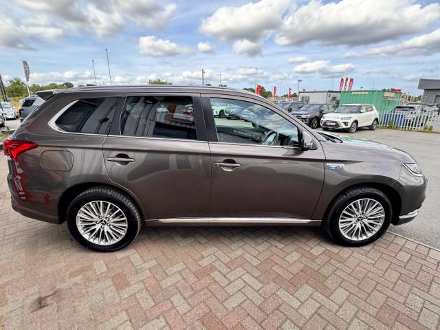 2021 Mitsubishi Outlander 2.4h TwinMotor 13.8kWh Dynamic CVT 4WD Euro 6 (s/s) 5dr